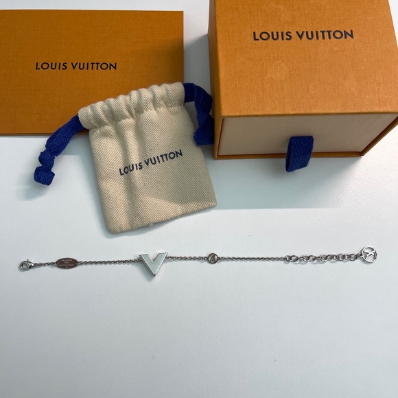 LOUIS VUITTON Essential V Bracelet metal Silver M63198 LV FULL SET - Picture 2 of 10